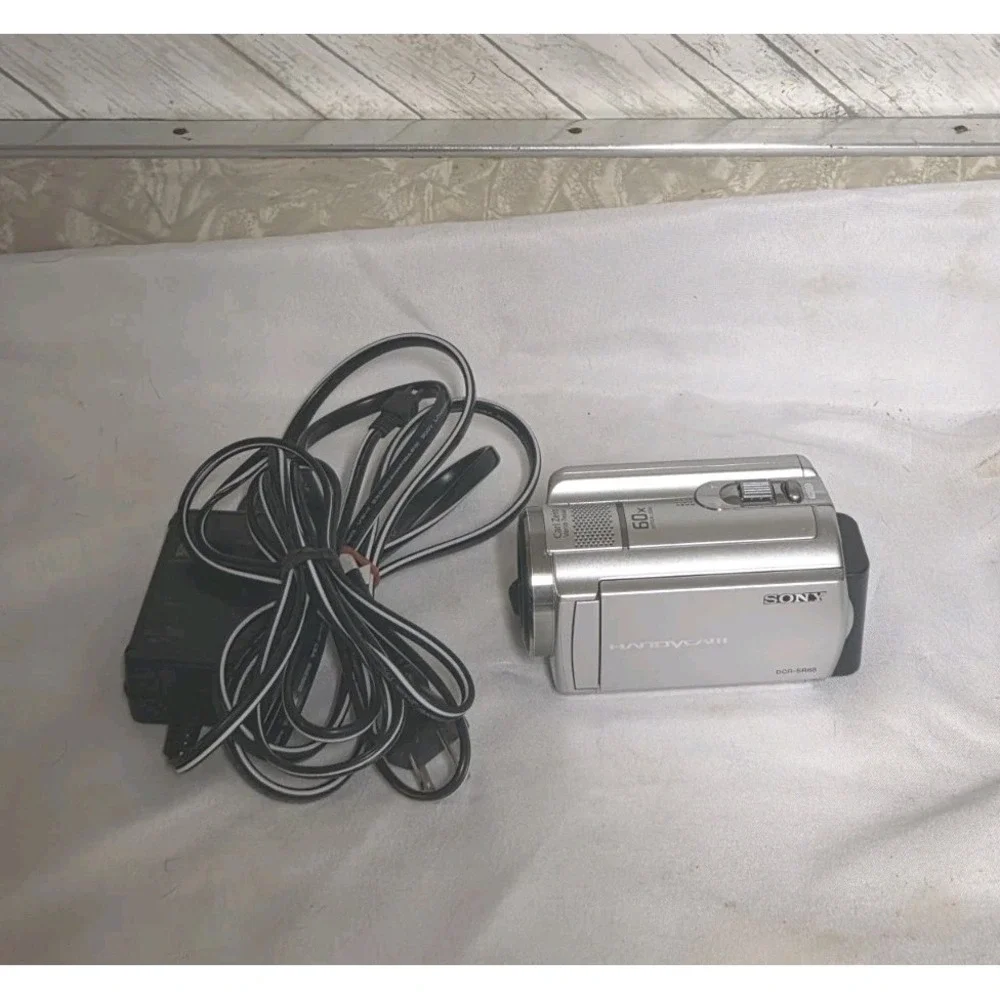 Sony Handycam DCR-SR68 Silver Video Digital Camcorder 60x Zoom 80GB HDD - Tested